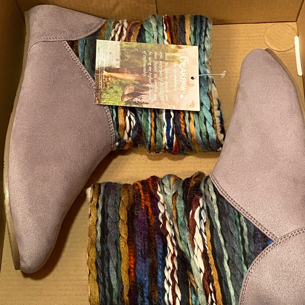 Size 6 womens Bearpaw boots. BNIB with original tags and box.